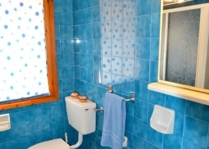 Апартаменты Retreat With Shared Pool *