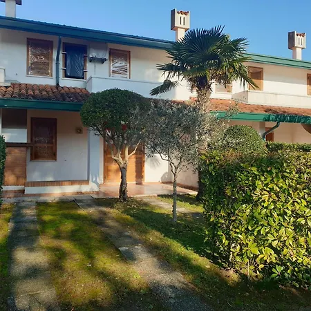 Retreat With Shared Pool Apartment Bibione